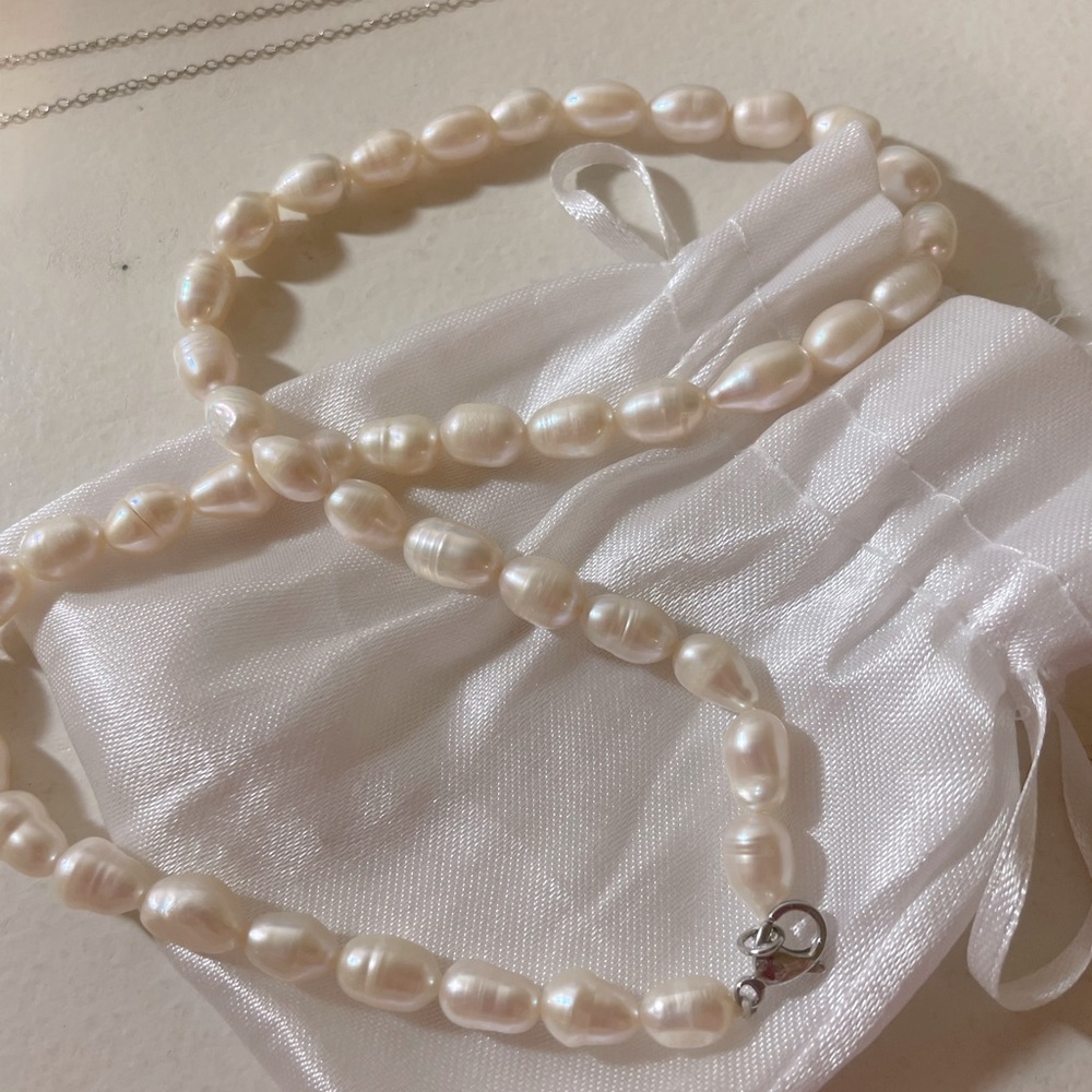 Freshwater pearl necklace (authentic)